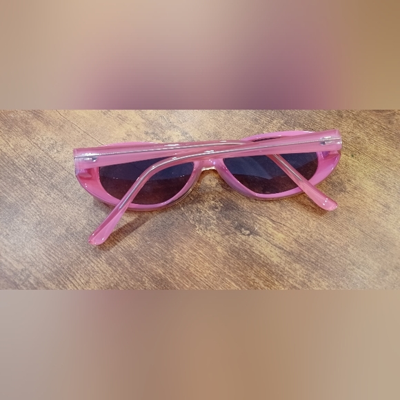 Liz Claiborne Barbiecore oval pink bifocal sunglasses main image 5